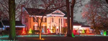 Graceland weihnachtlich geschmückt und beleuchtet.